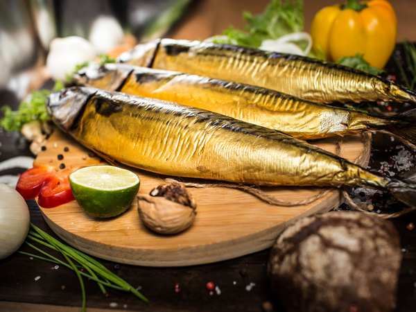 Скумбрия холодного копчения с головой 