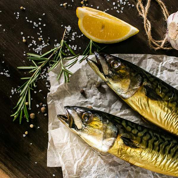 Скумбрия холодного копчения с головой 